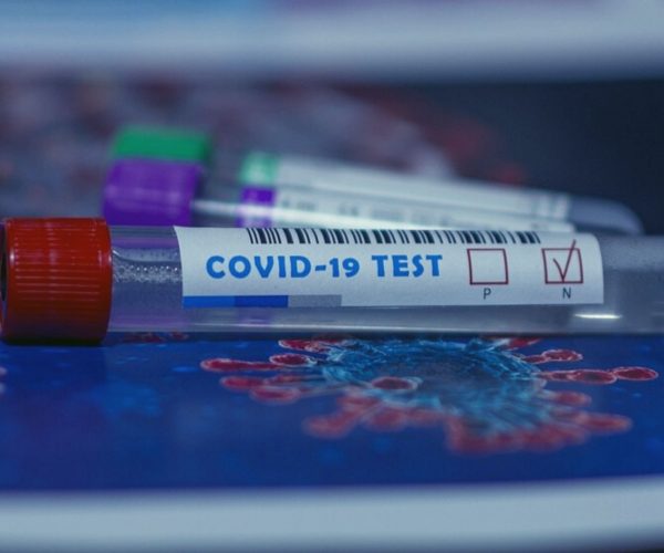 Обязательный тест на коронавирус путешественникам из стран повышенного риска