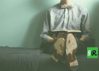 Студент-юрист учится