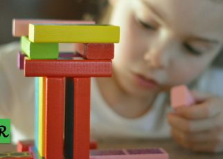 Ребенок и конструктор