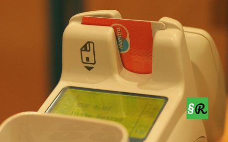 Платежный терминал с банковской картой