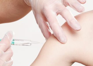 В Германии вводят обязательную вакцинацию для детей и взрослых с 2020 года.